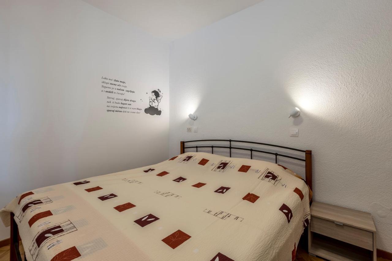 House With Private Pool Magdalena Apartment Подстрана Екстериор снимка